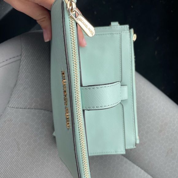 Michael Kors wristlet - Picture 3 of 5